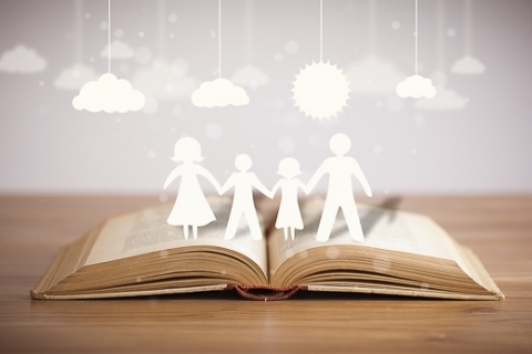 Unterhaltsrecht Foto aufgeschlagenes Buch mit Familie